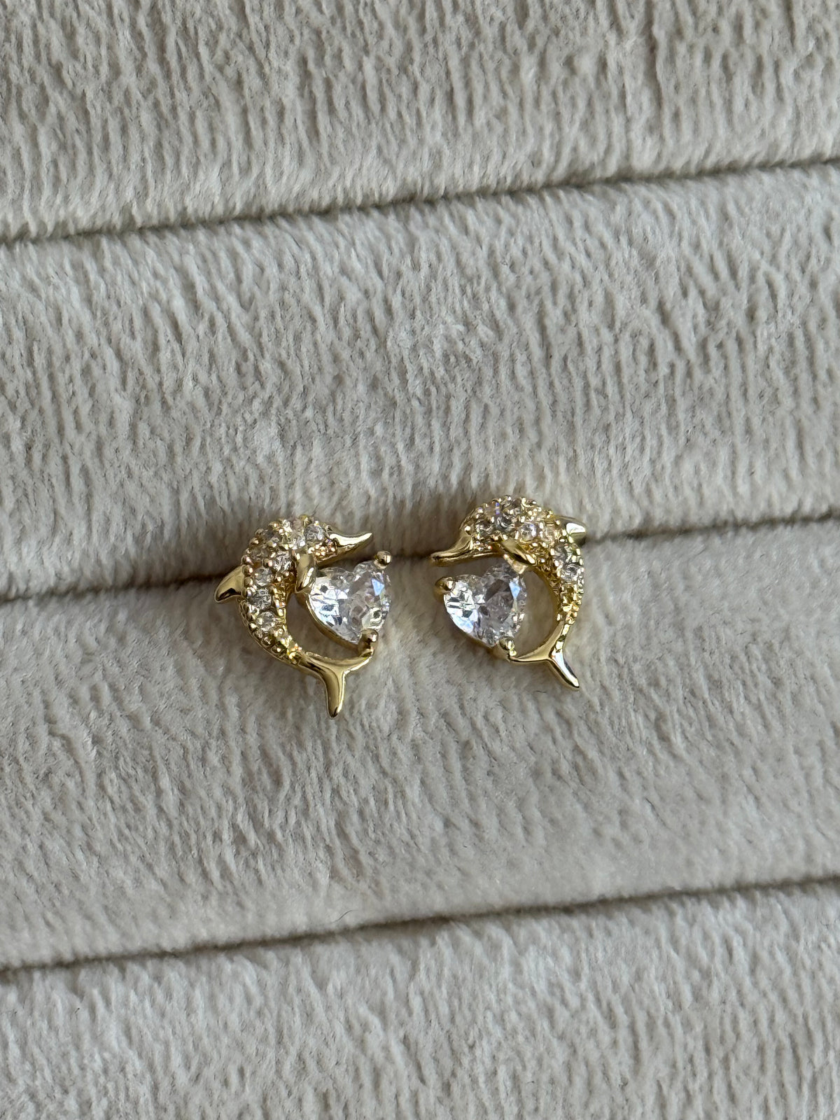 Gold Rengi Yunus Figür Kadın Küpe