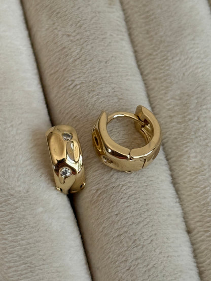 Gold Rengi Ezme Model Minimal Halka Kadın Küpe