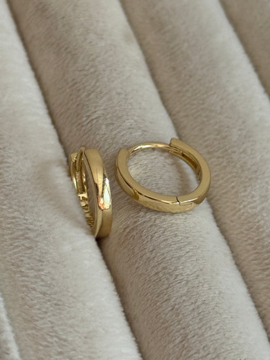 Gold Rengi Minimal Halka Kadın Küpe