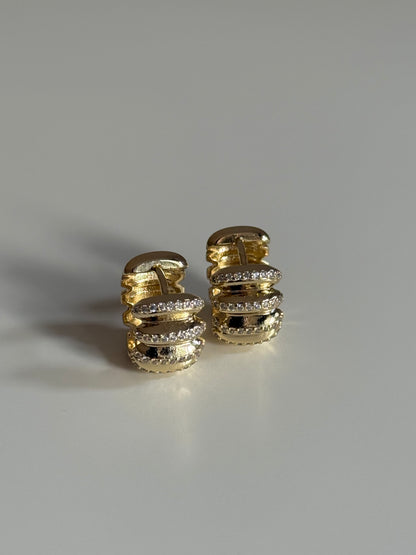 Gold Rengi Oluklu Model Taşlı Kadın Küpe