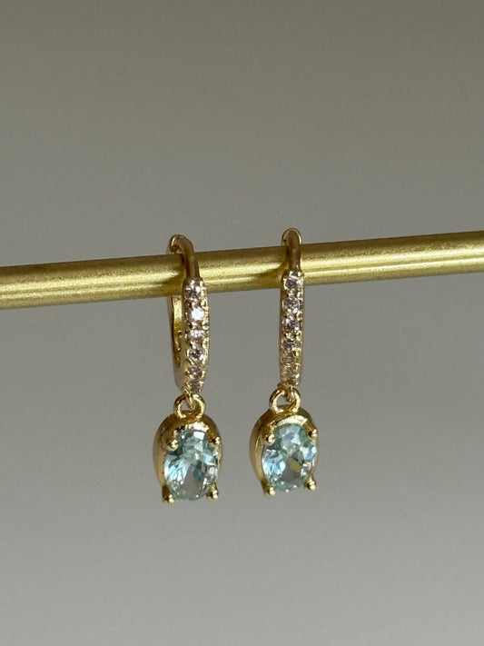 Gold Rengi Yuvarlak Taşlı Sallantılı Kadın Küpe
