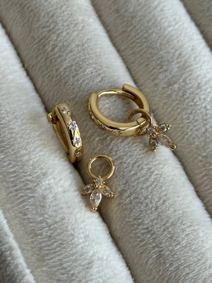 Gold Rengi Üç Yaprak Sallantılı Kadın Küpe