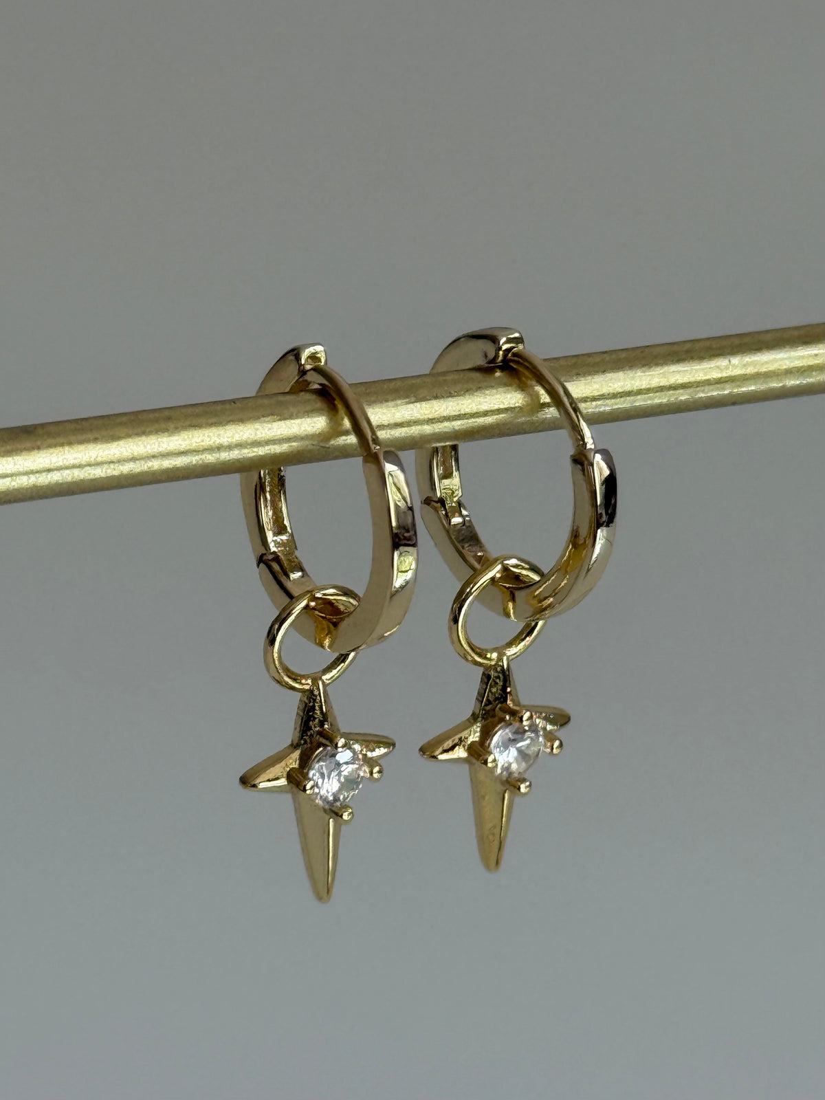 Gold Rengi Kutup Yıldızı Sallantılı Kadın Küpe