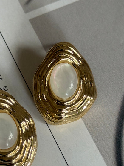 Gold Rengi Krem Rengi Taşlı Kadın Küpe