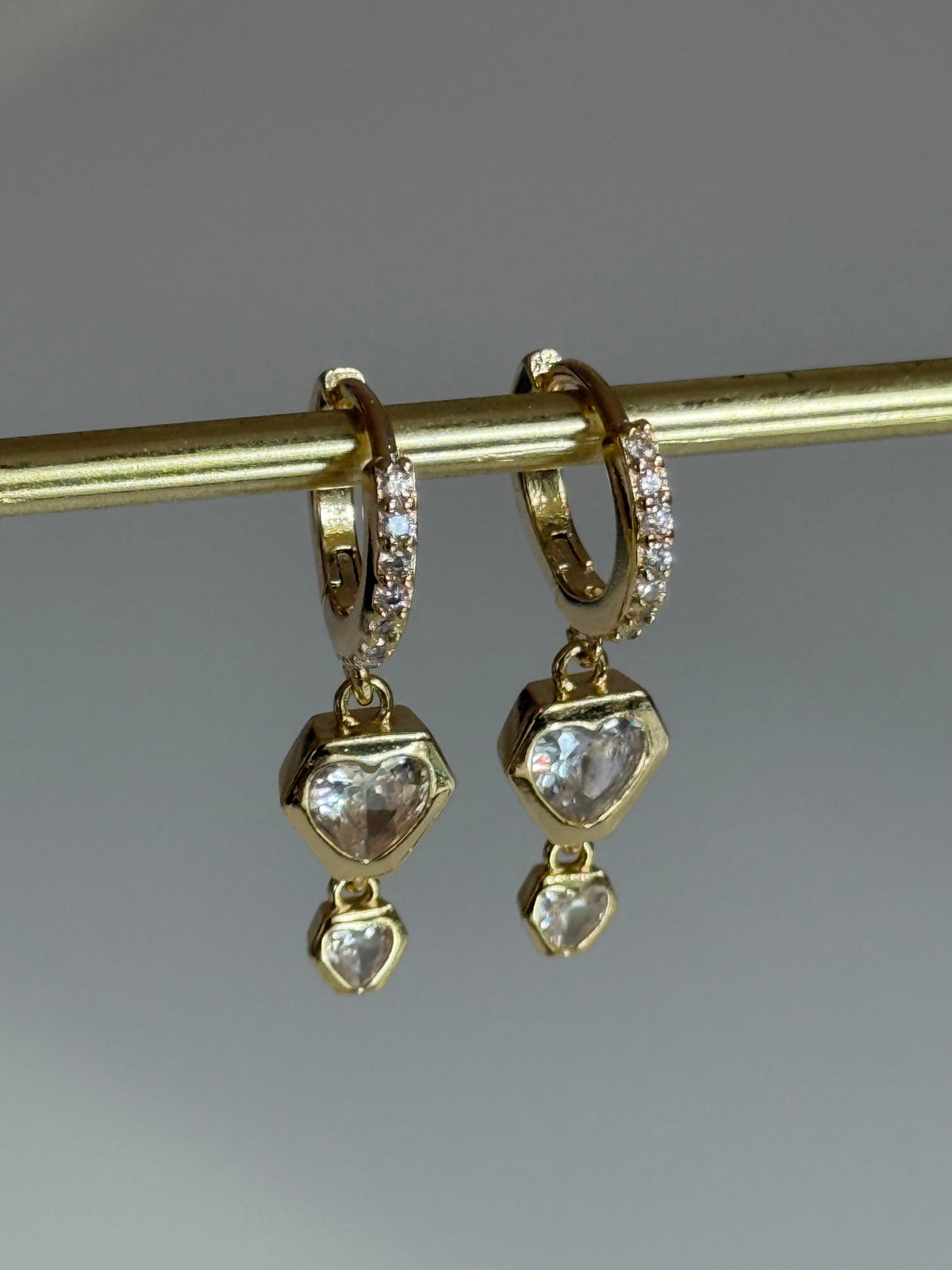 Gold Rengi Sallantılı Kadın Küpe