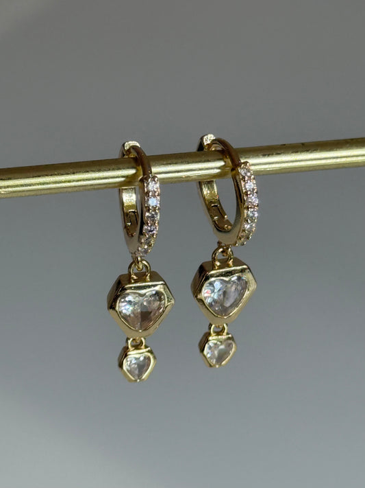 Gold Rengi Sallantılı Kadın Küpe