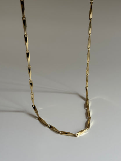 Gold Rengi Burgu Model Kadın Kolye