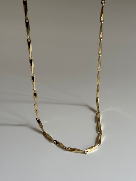 Gold Rengi Burgu Model Kadın Kolye