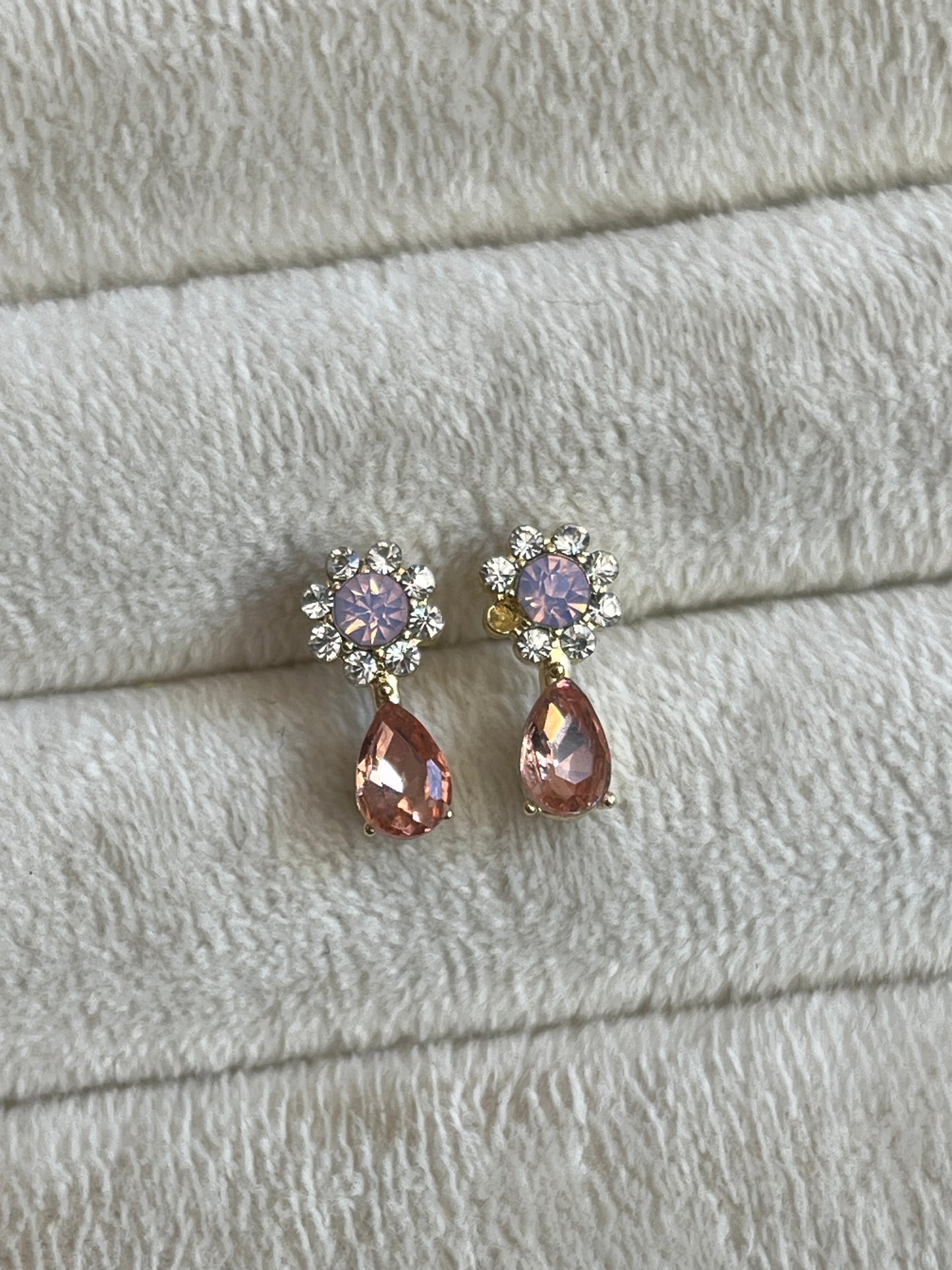 Gold Rengi Renkli Taşlı Minimal Kadın Küpe