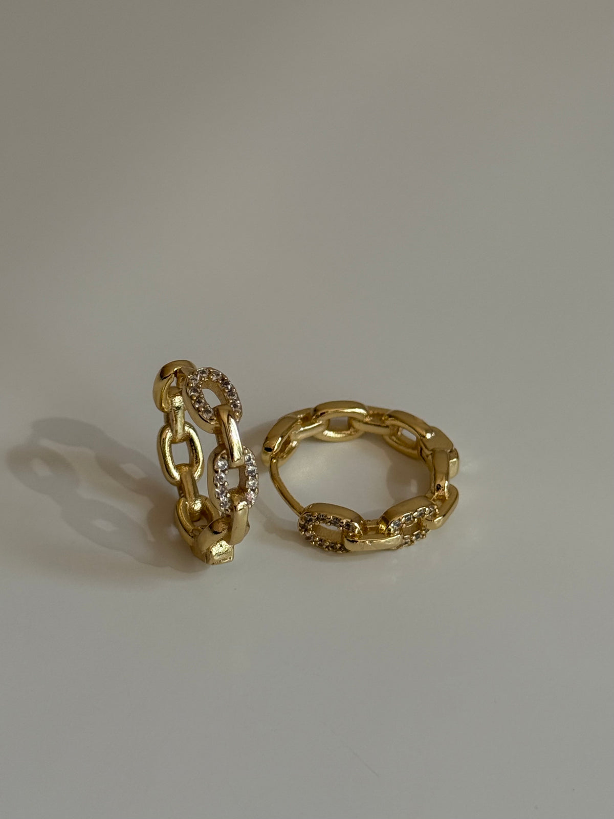 Gold Rengi Zincir Model Kadın Küpe