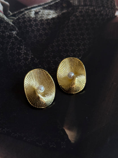 Gold Rengi İnci Detaylı Oval Model Kadın Küpe