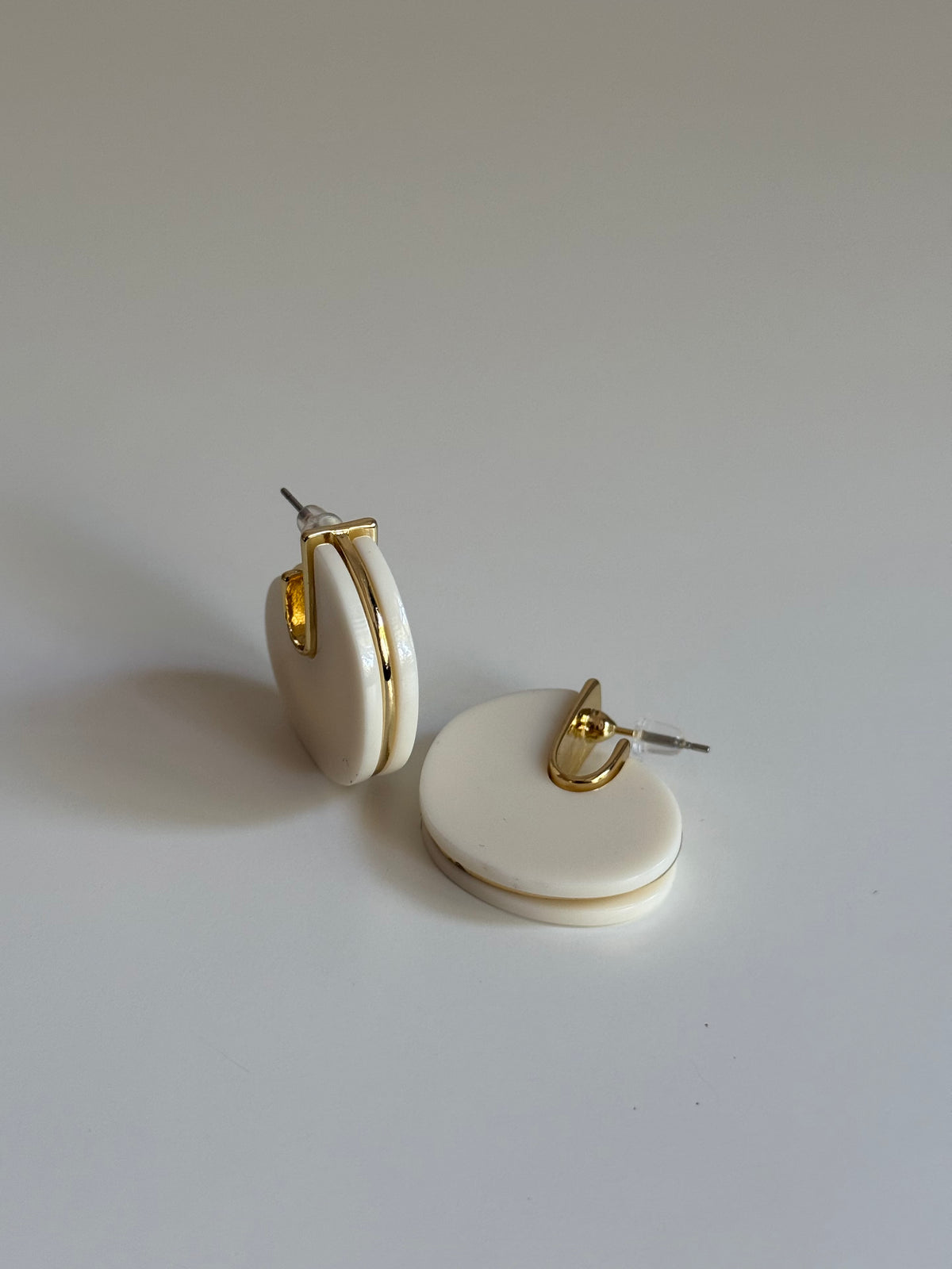 Gold Rengi Renkli Taşlı Oval Model Kadın Küpe