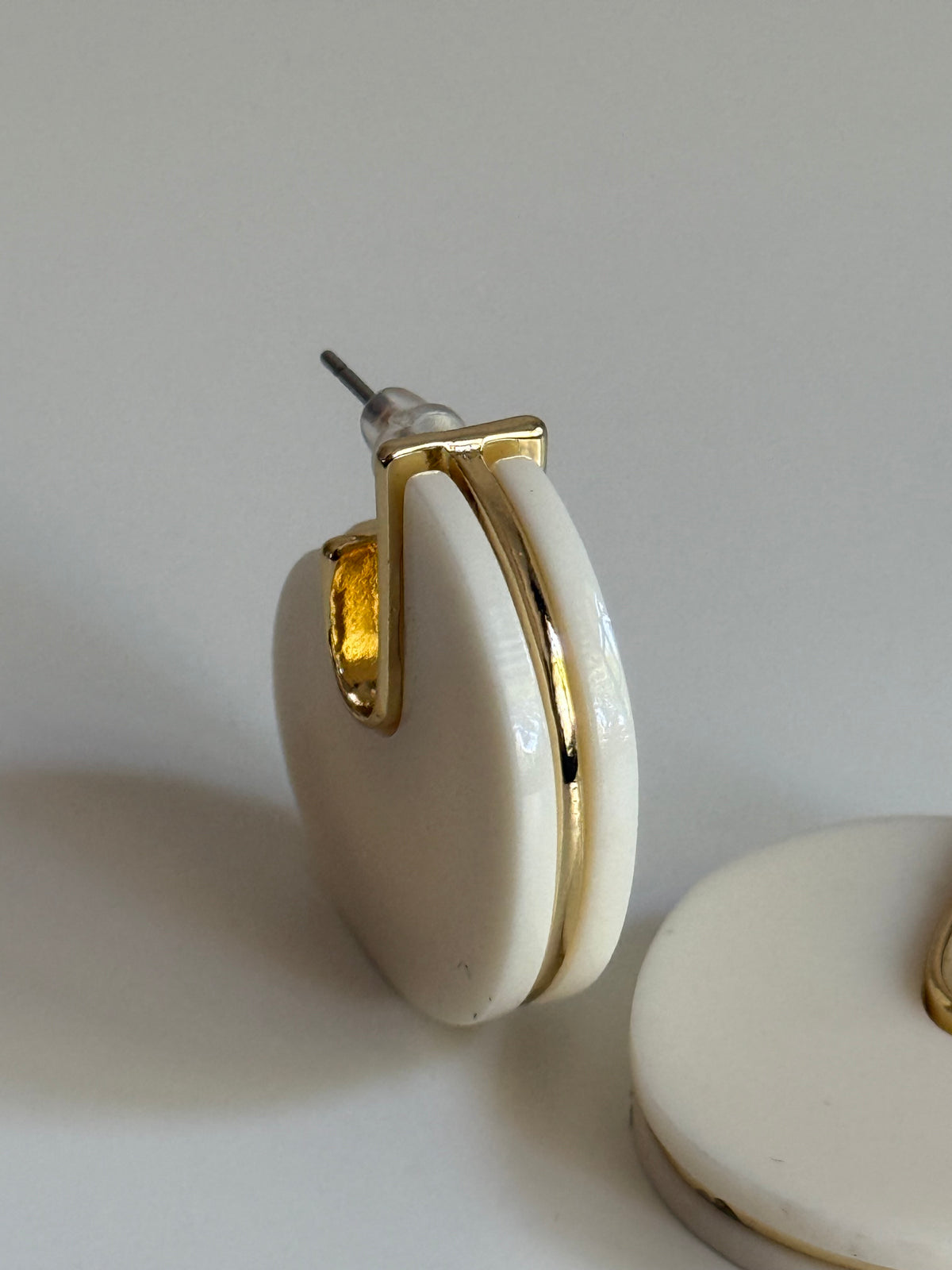 Gold Rengi Renkli Taşlı Oval Model Kadın Küpe