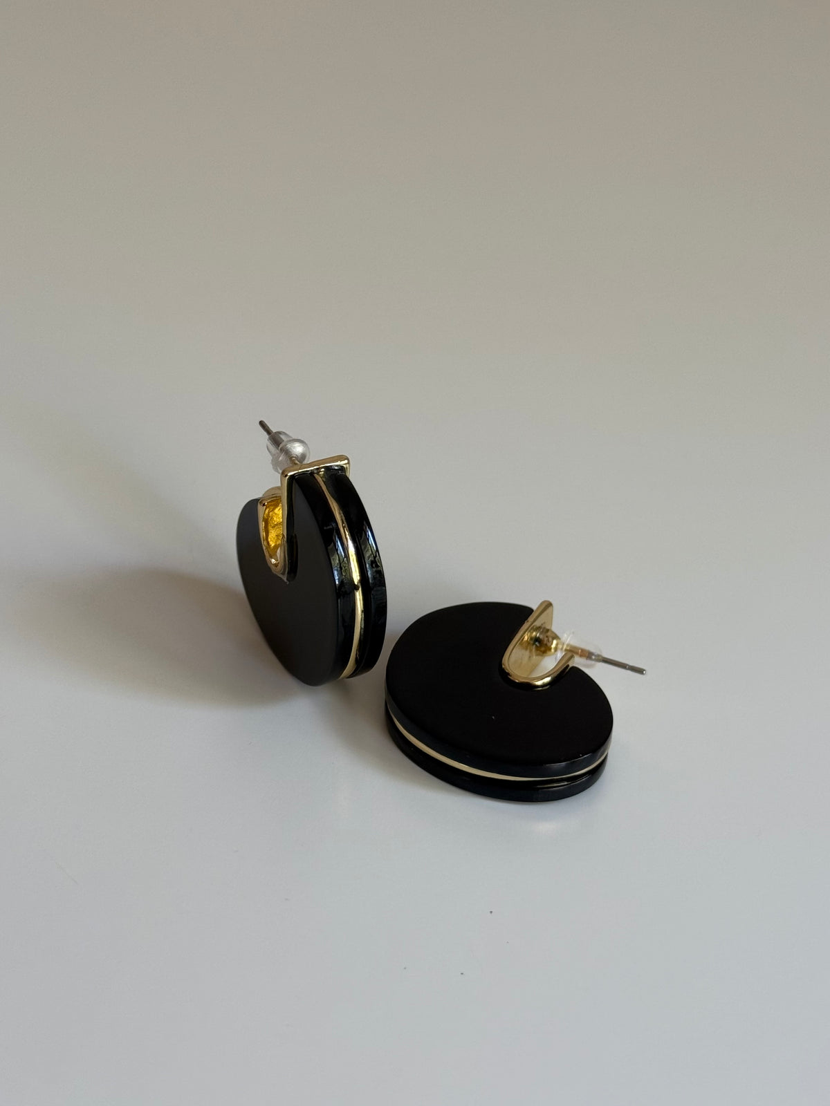 Gold Rengi Renkli Taşlı Oval Model Kadın Küpe