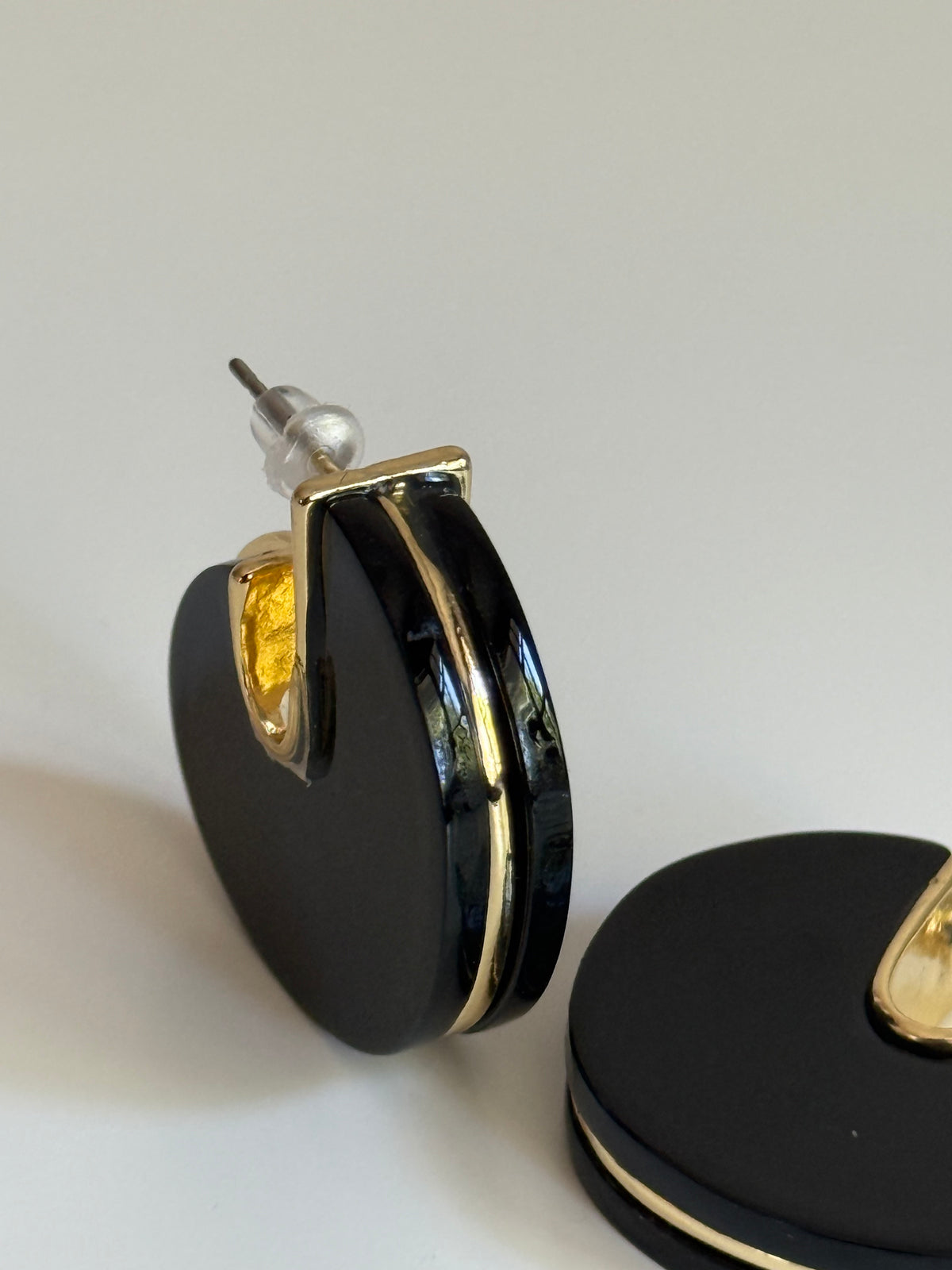 Gold Rengi Renkli Taşlı Oval Model Kadın Küpe