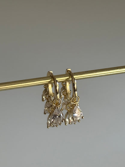 Gold Rengi Damla Taş Sallantılı Kadın Küpe
