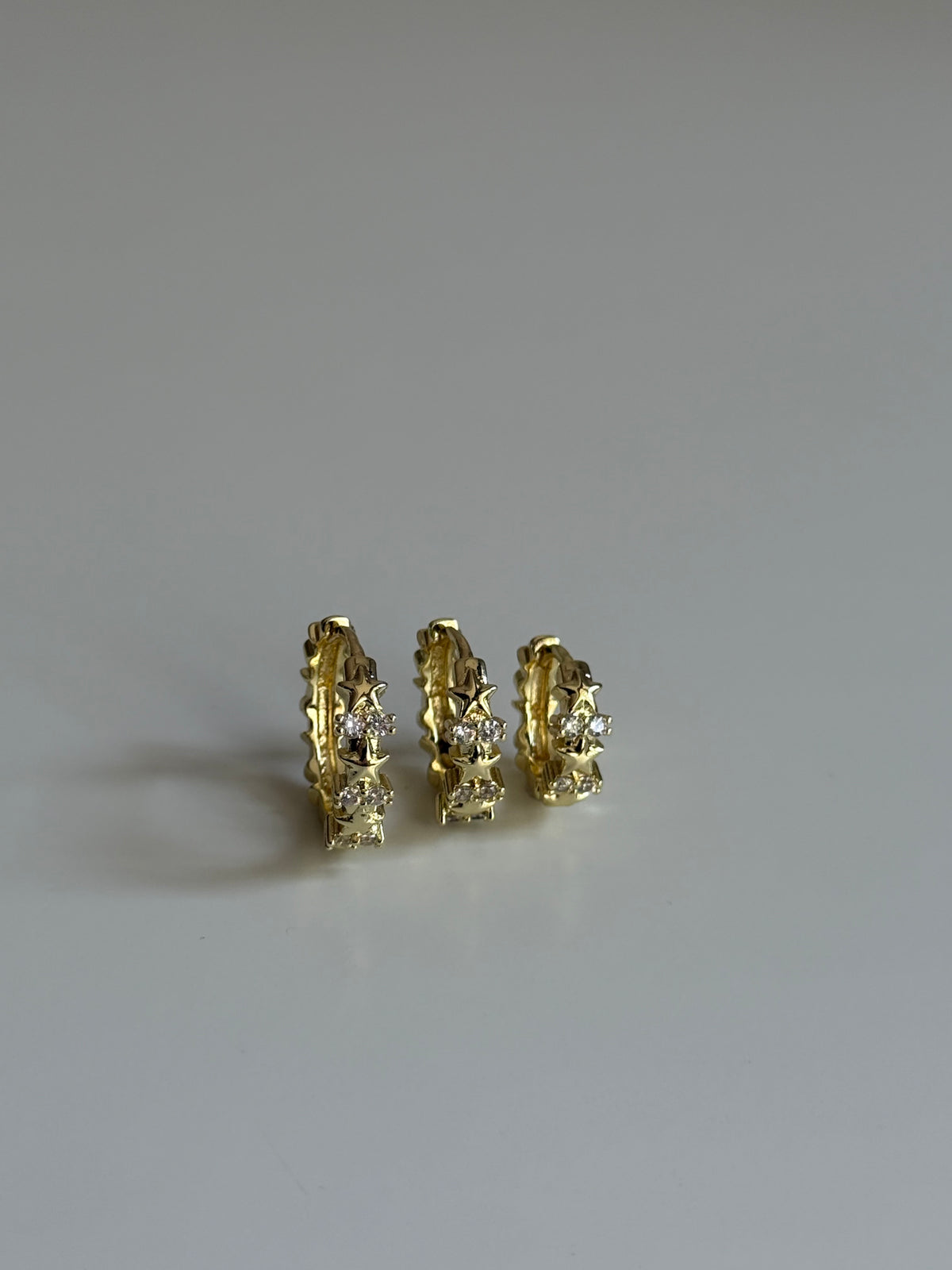 Gold Rengi Yıldız Detaylı Halka Model Üçlü Set Küpe