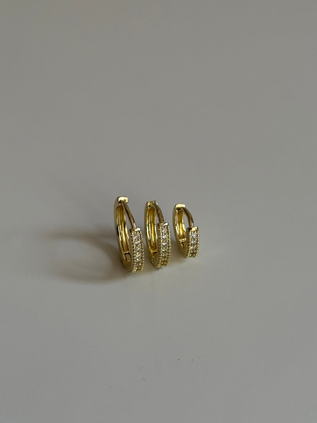 Gold Rengi Taşlı Halka Üçlü Set Küpe