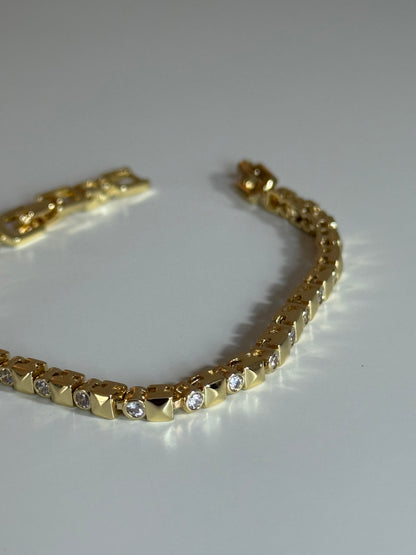 Gold Rengi Sıralı Kare Ve Yuvarlak Model Kadın Bileklik