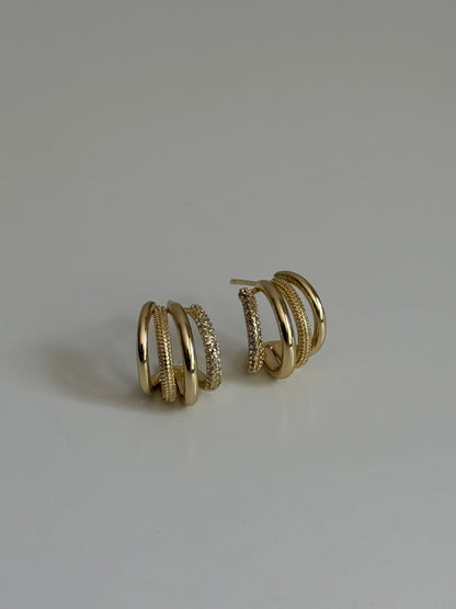 Gold Rengi Çoklu Halka Model Kadın Küpe