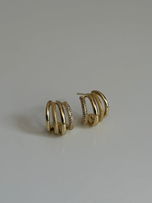 Gold Rengi Çoklu Halka Model Kadın Küpe