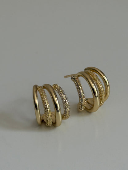 Gold Rengi Çoklu Halka Model Kadın Küpe