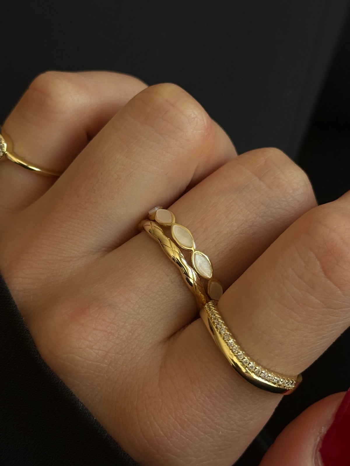 Gold Rengi İki Sıra Beyaz Damla Taşlı Kadın Yüzük