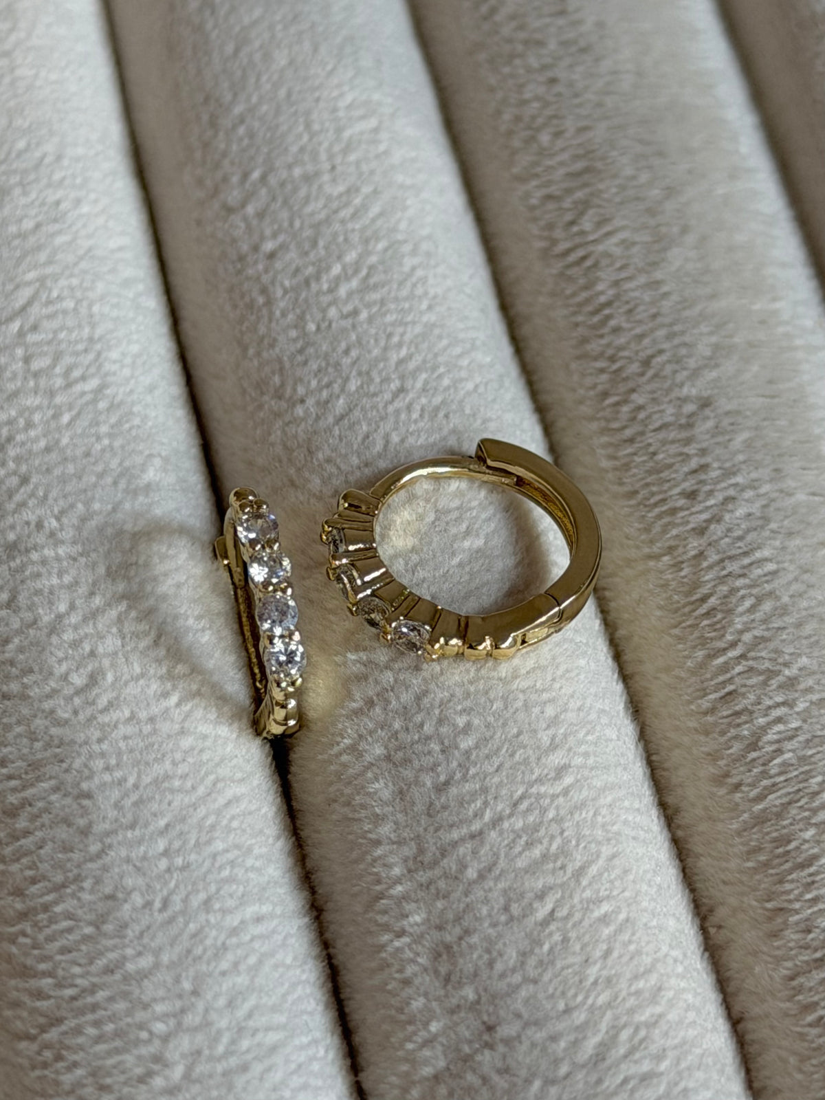 Gold Rengi Taşlı Halka model Xupıng Kadın Küpe