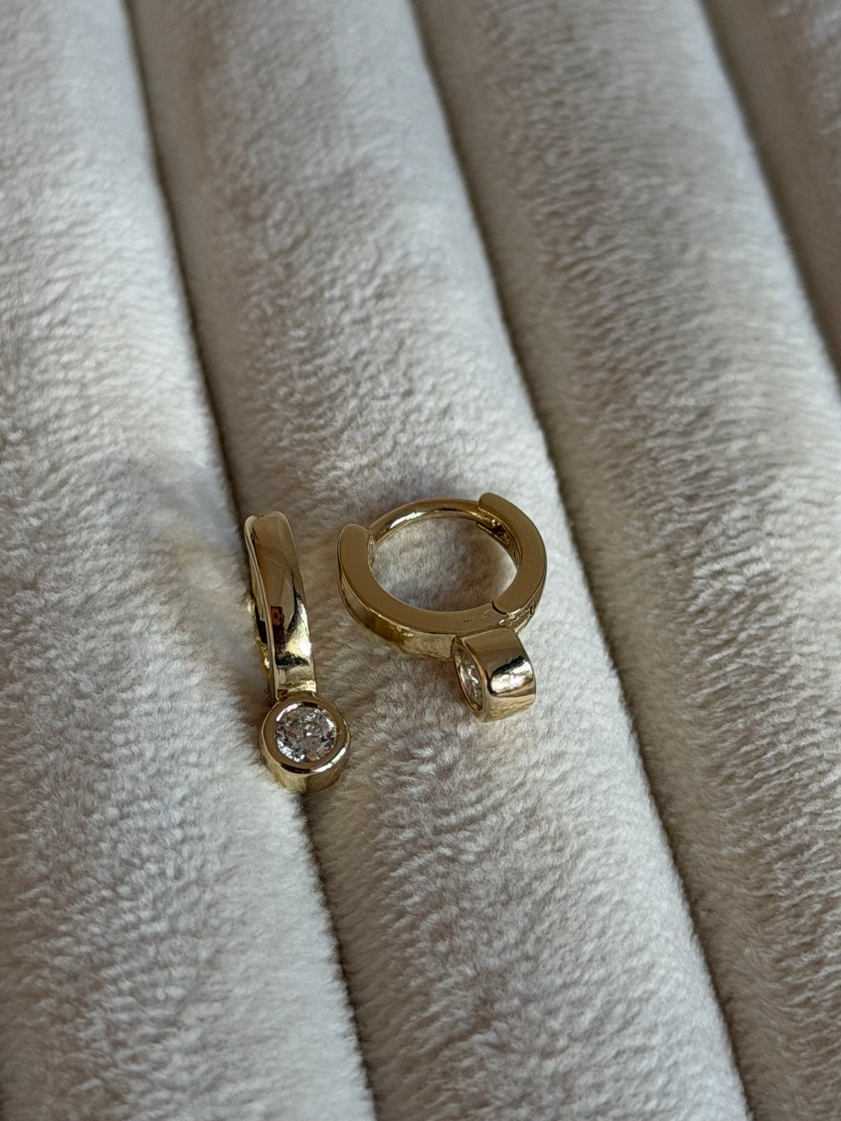 Gold Rengi Yuvarlak Taşlı Xupıng Kadın Küpe