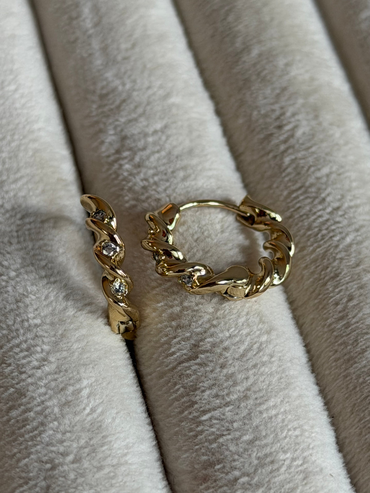 Gold Rengi Burgu Model Xupıng Kadın Küpe