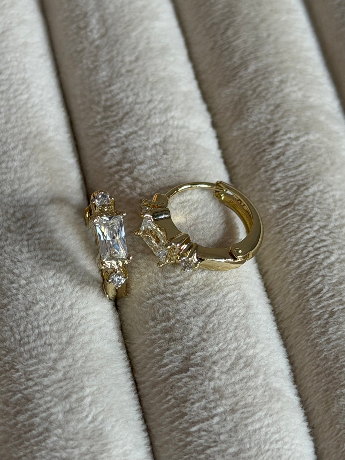 Gold Rengi Baget Taşlı Minimal Halka Xupıng Kadın Küpe