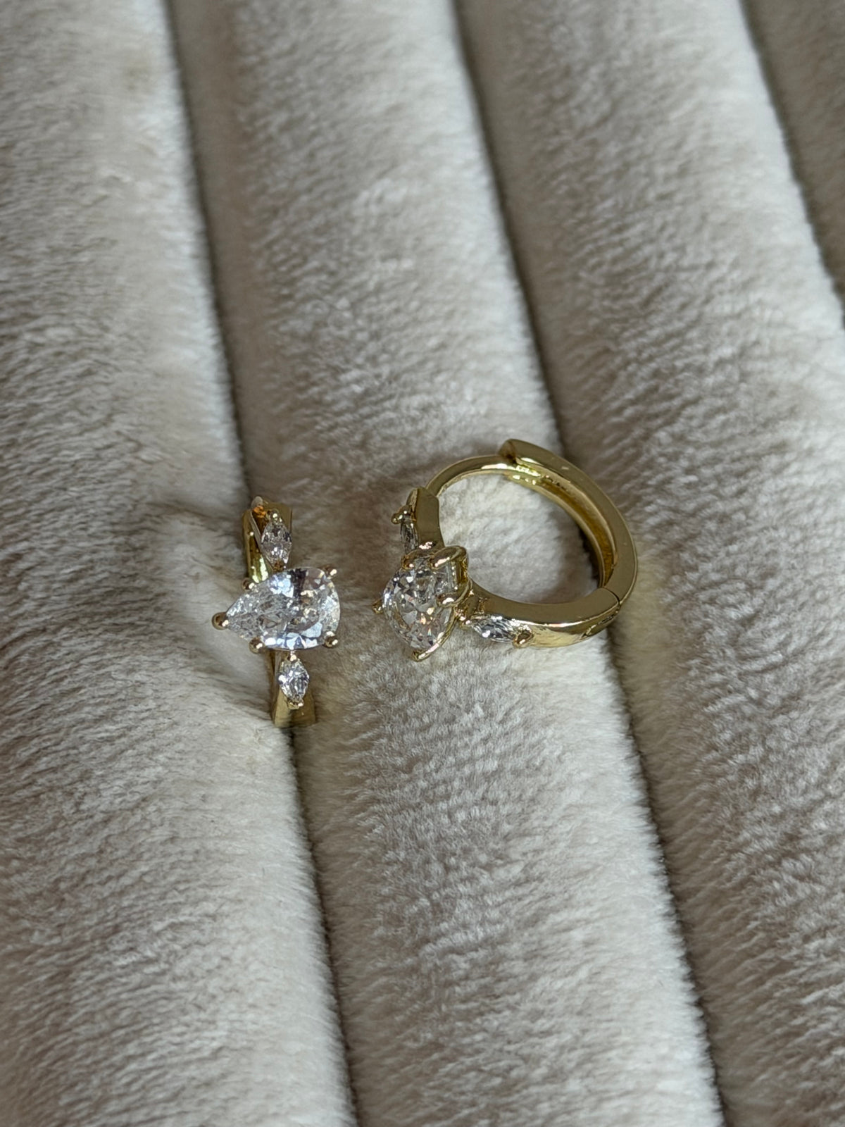 Gold Rengi Taşlı Halka Model Xupıng Kadın Küpe