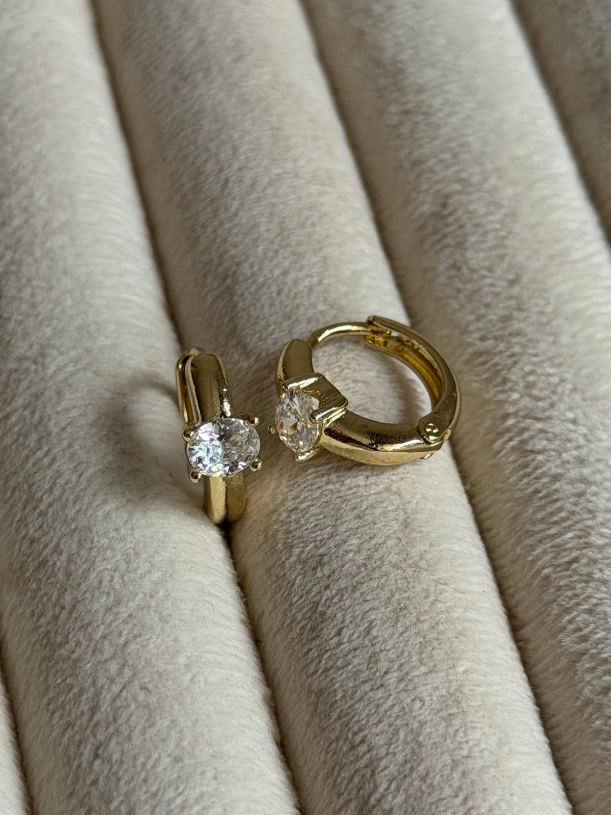 Gold Rengi Elips Model Taşlı Xupıng Kadın Küpe