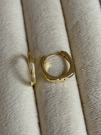Gold Rengi Çizgili Halka Kadın Küpe