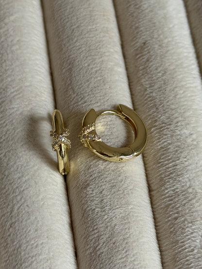 Gold Rengi Çarpı Model Halka Kadın Küpe