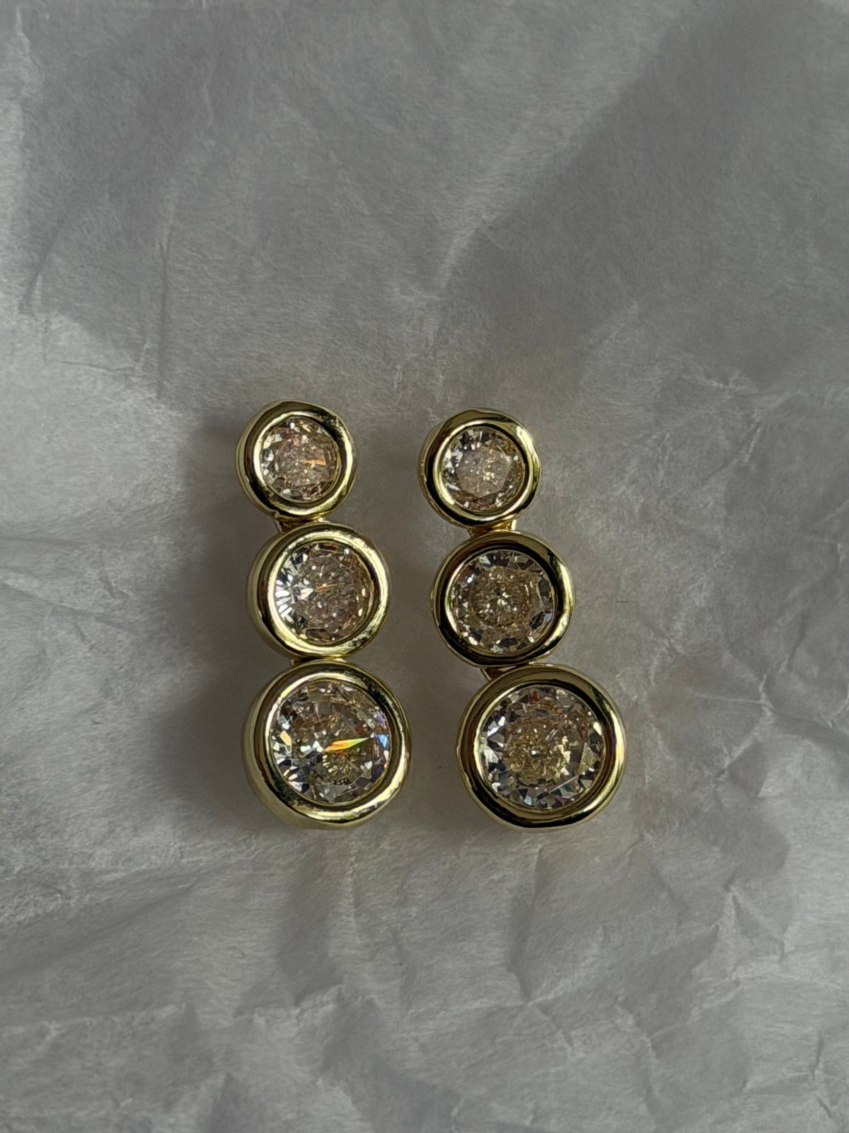 Gold Rengi Sıralı Yuvarlak Sallantılı Kadın Küpe