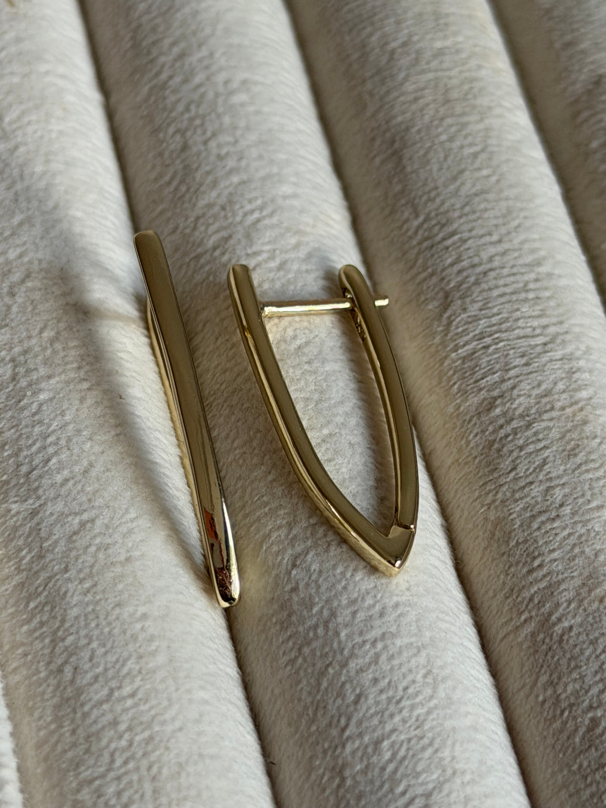 Gold Rengi Üçgen Model Xupıng Kadın Küpe