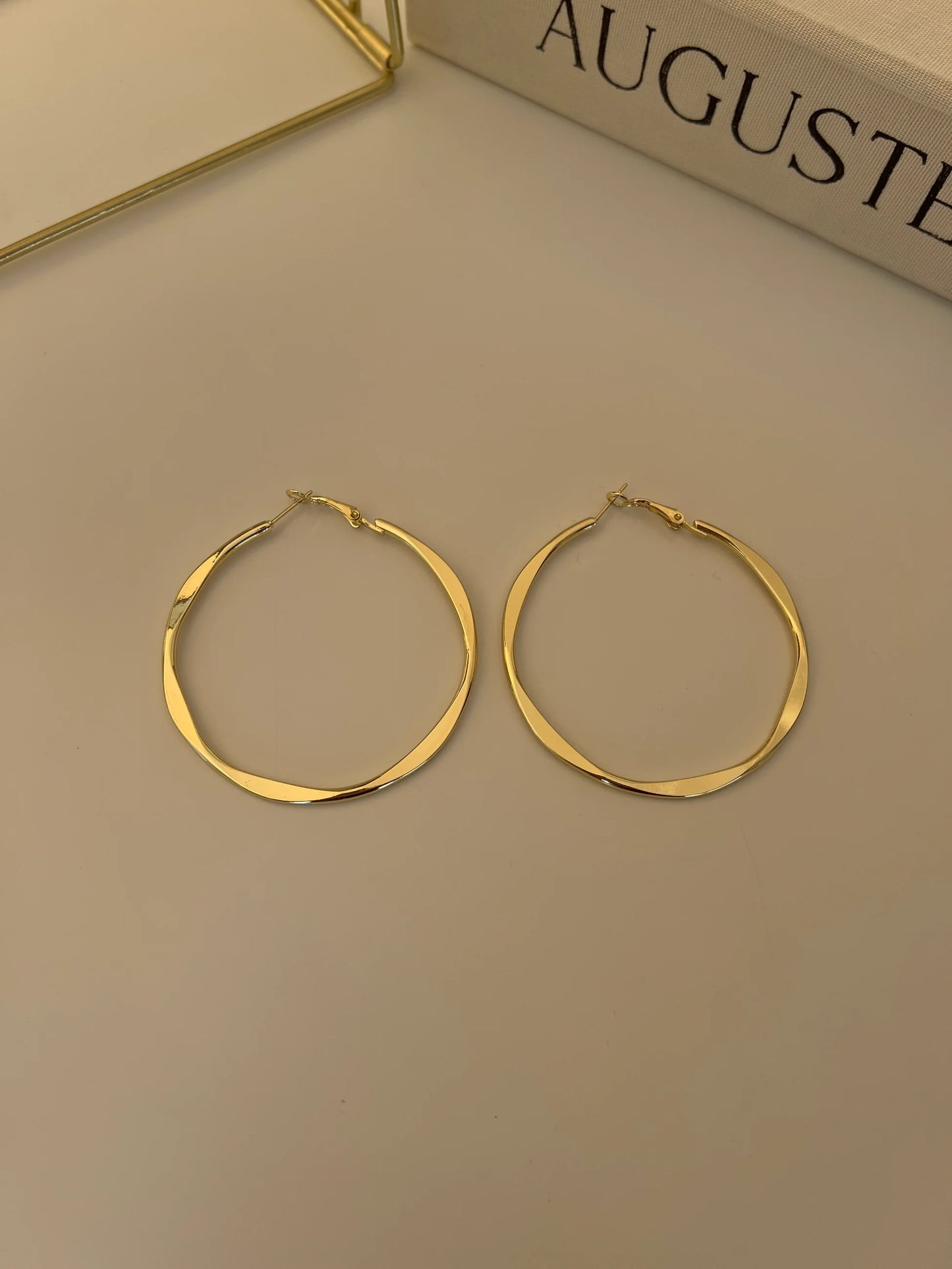 Gold Rengi Dalga Model Kadın Halka Küpe