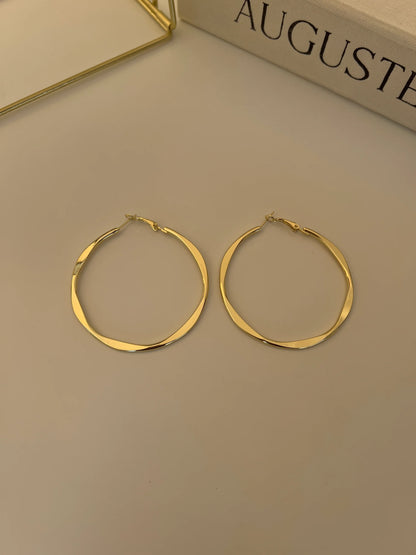 Gold Rengi Dalga Model Kadın Halka Küpe