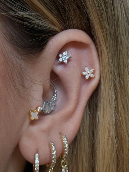 Zirkon Taşlı Yonca Detaylı Gold Rengi Piercing