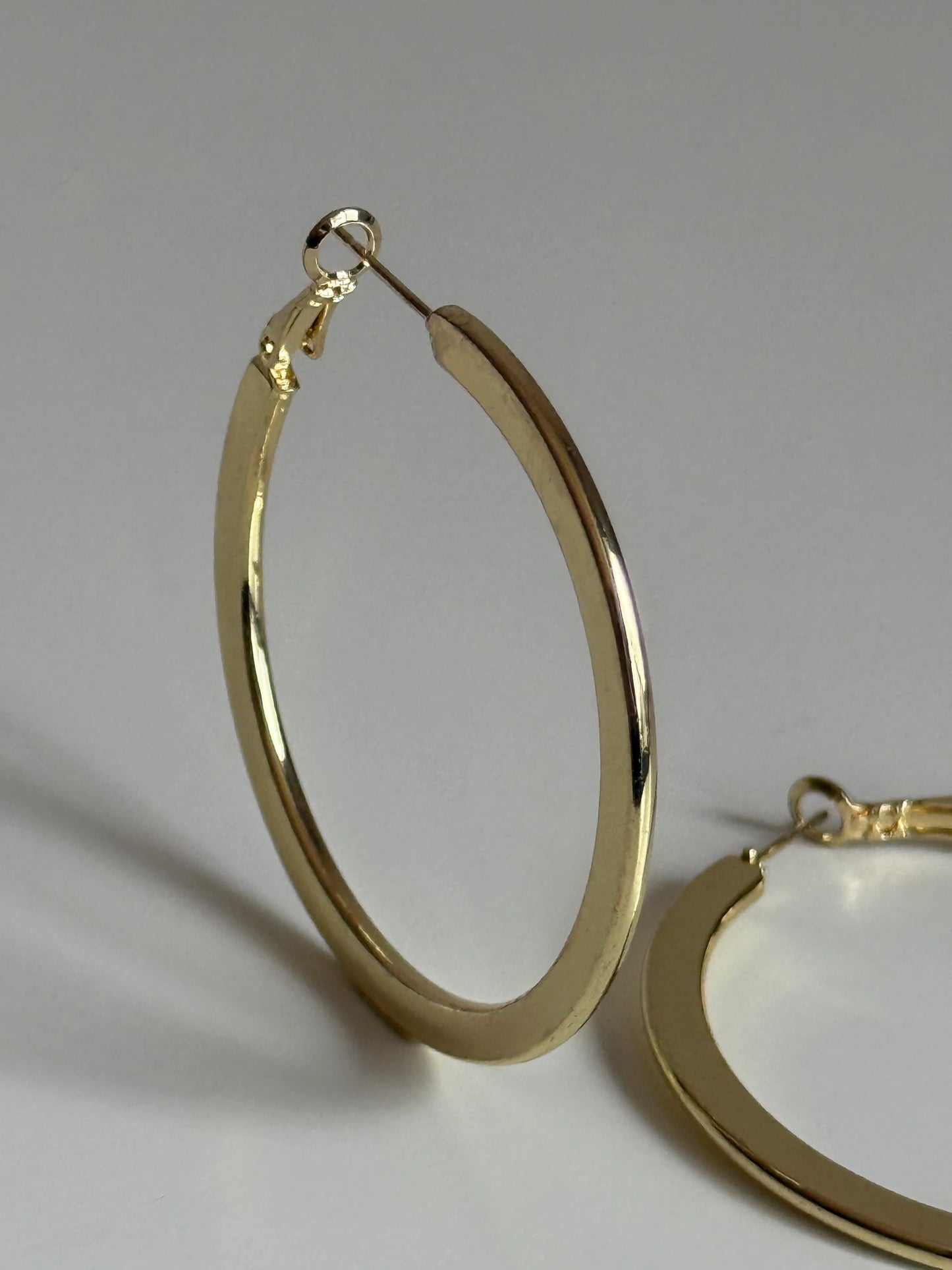 Gold Rengi Basık Halka Kadın Küpe