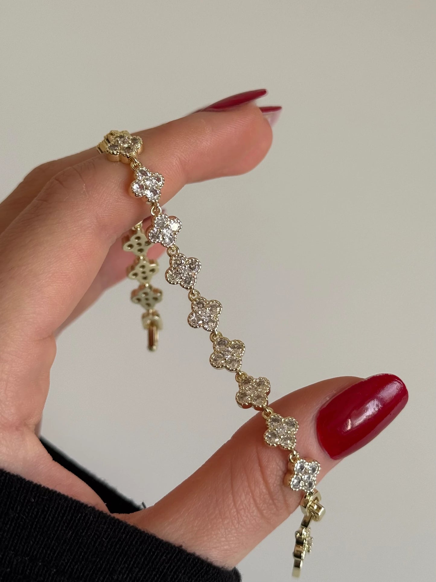Taşlı Sıralı Çiçek Model Kadın Bileklik