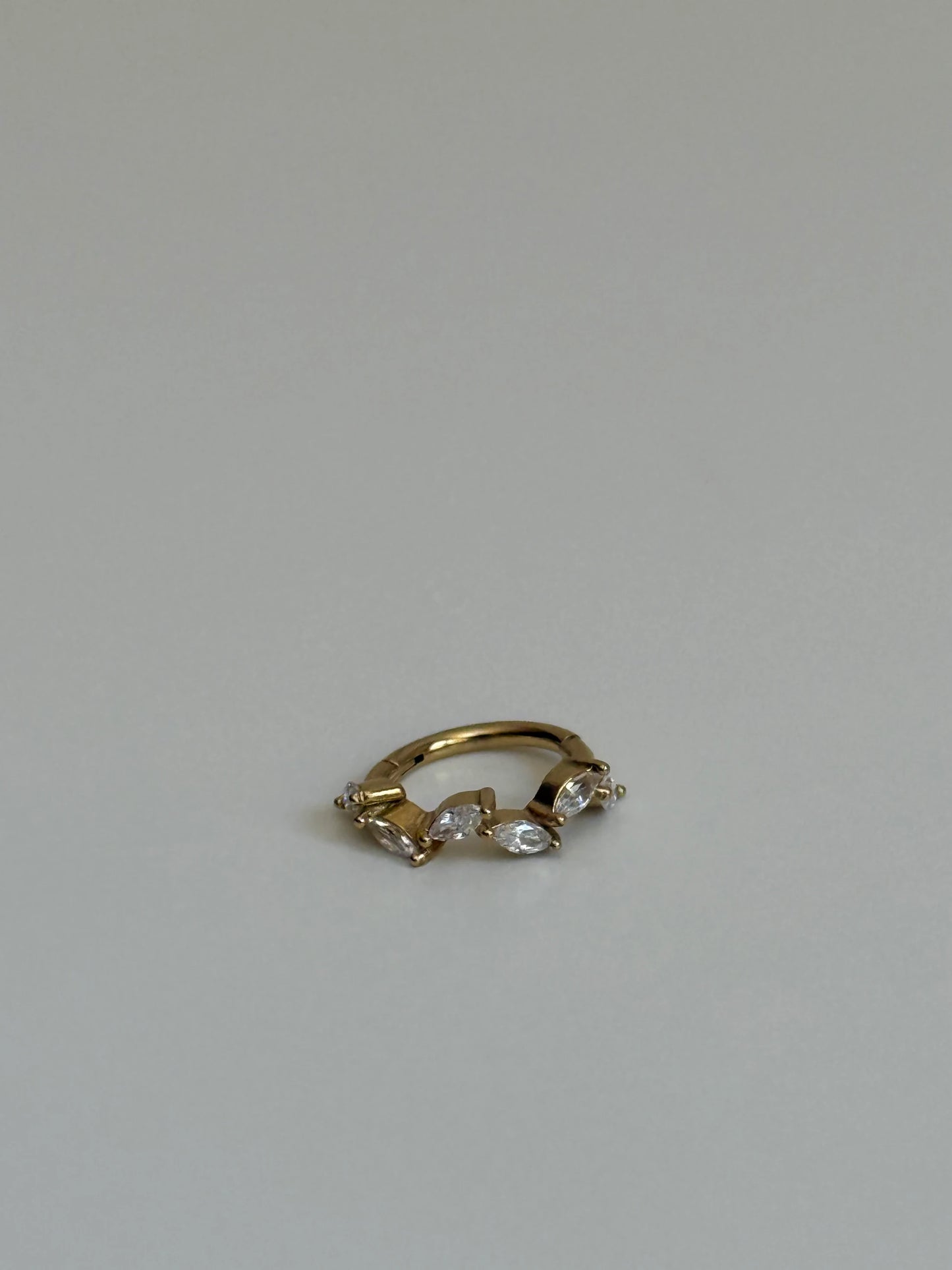 Gold Rengi Yaprak Model Halka Çelik Piercing