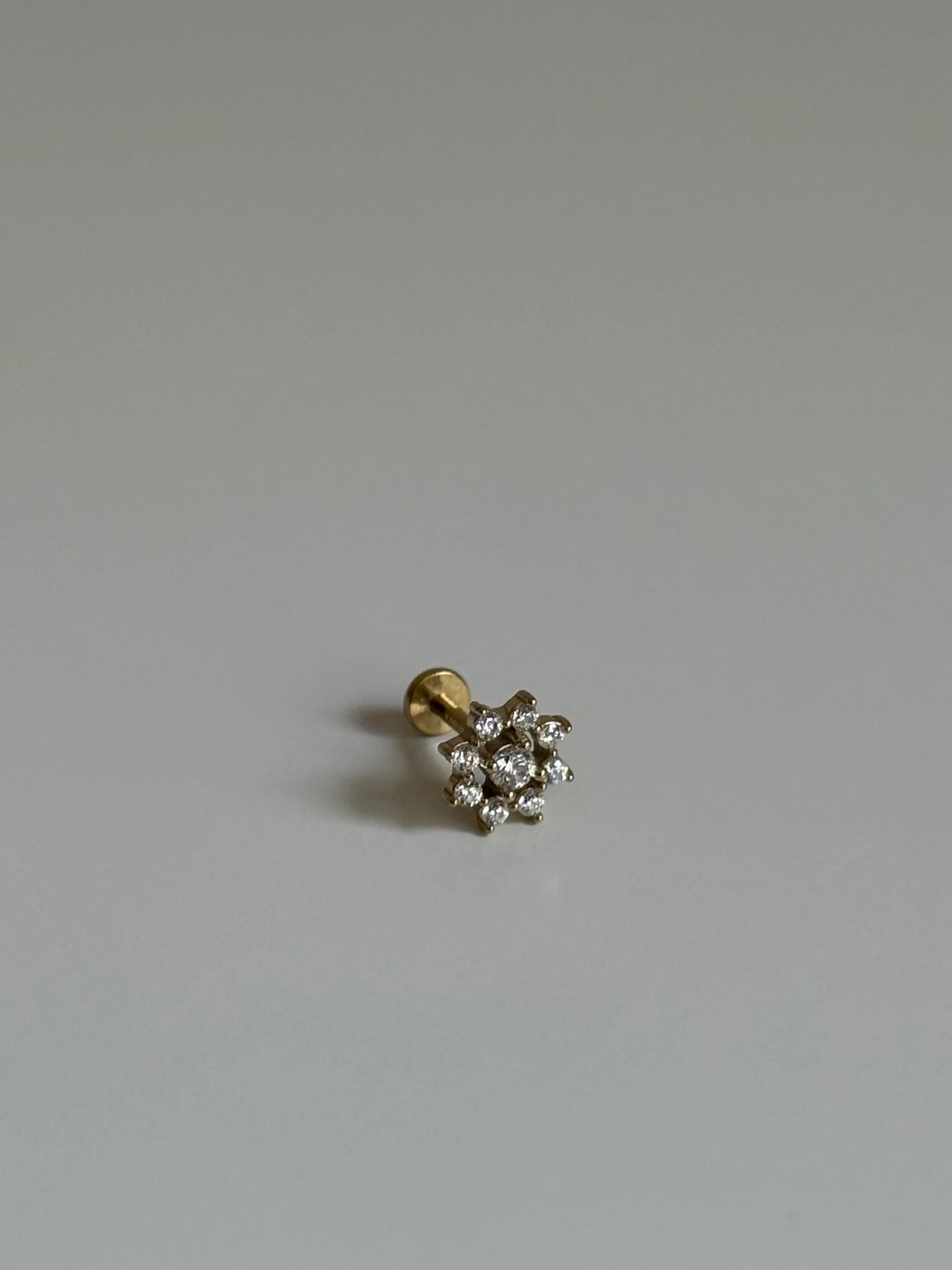 Gold Rengi Çiçek Model Çelik Piercing