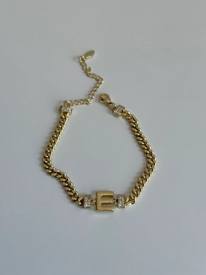Gold Rengi Zincir Model Harfli Kadın Bileklik