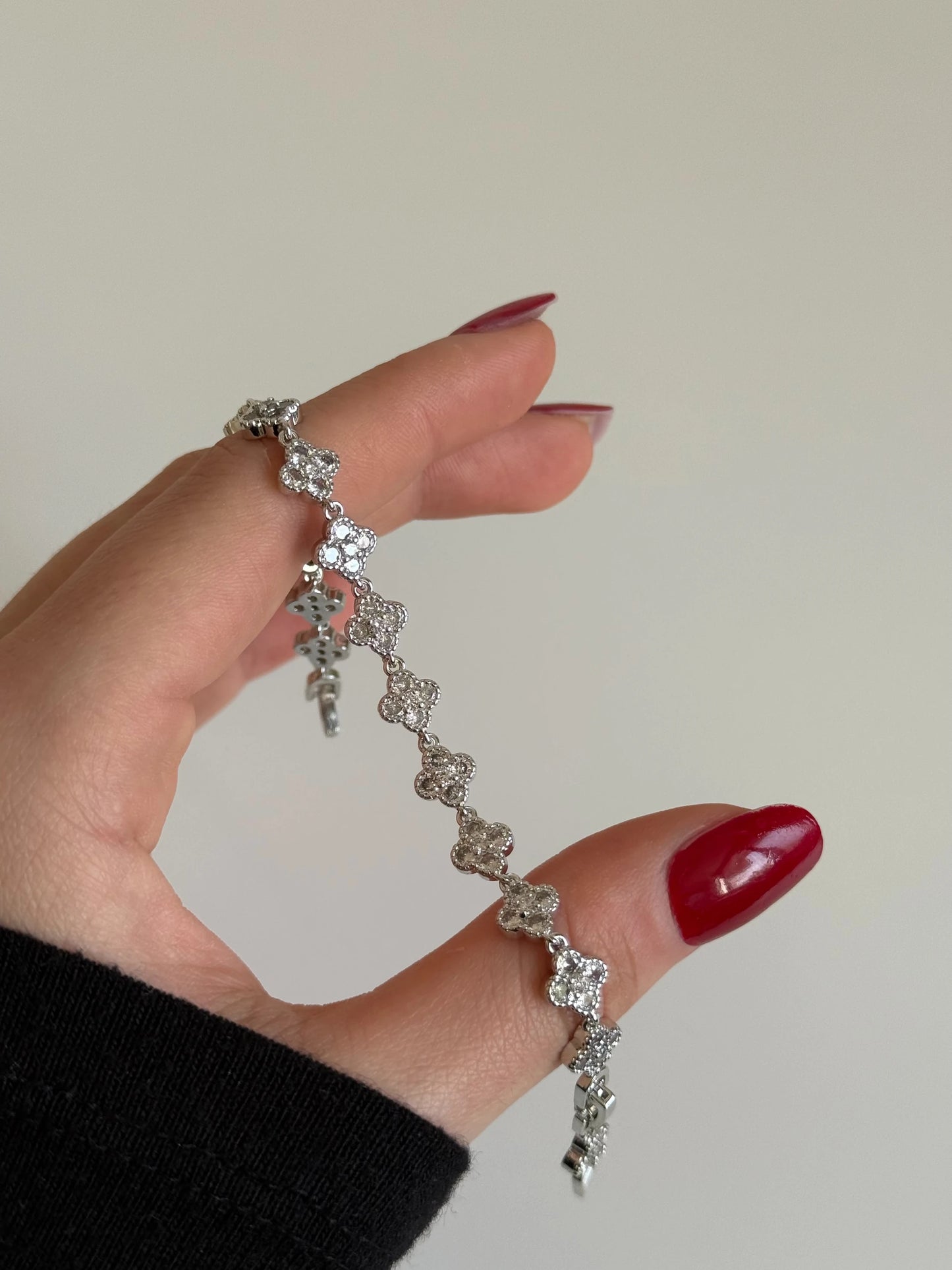 Taşlı Sıralı Çiçek Model Kadın Bileklik