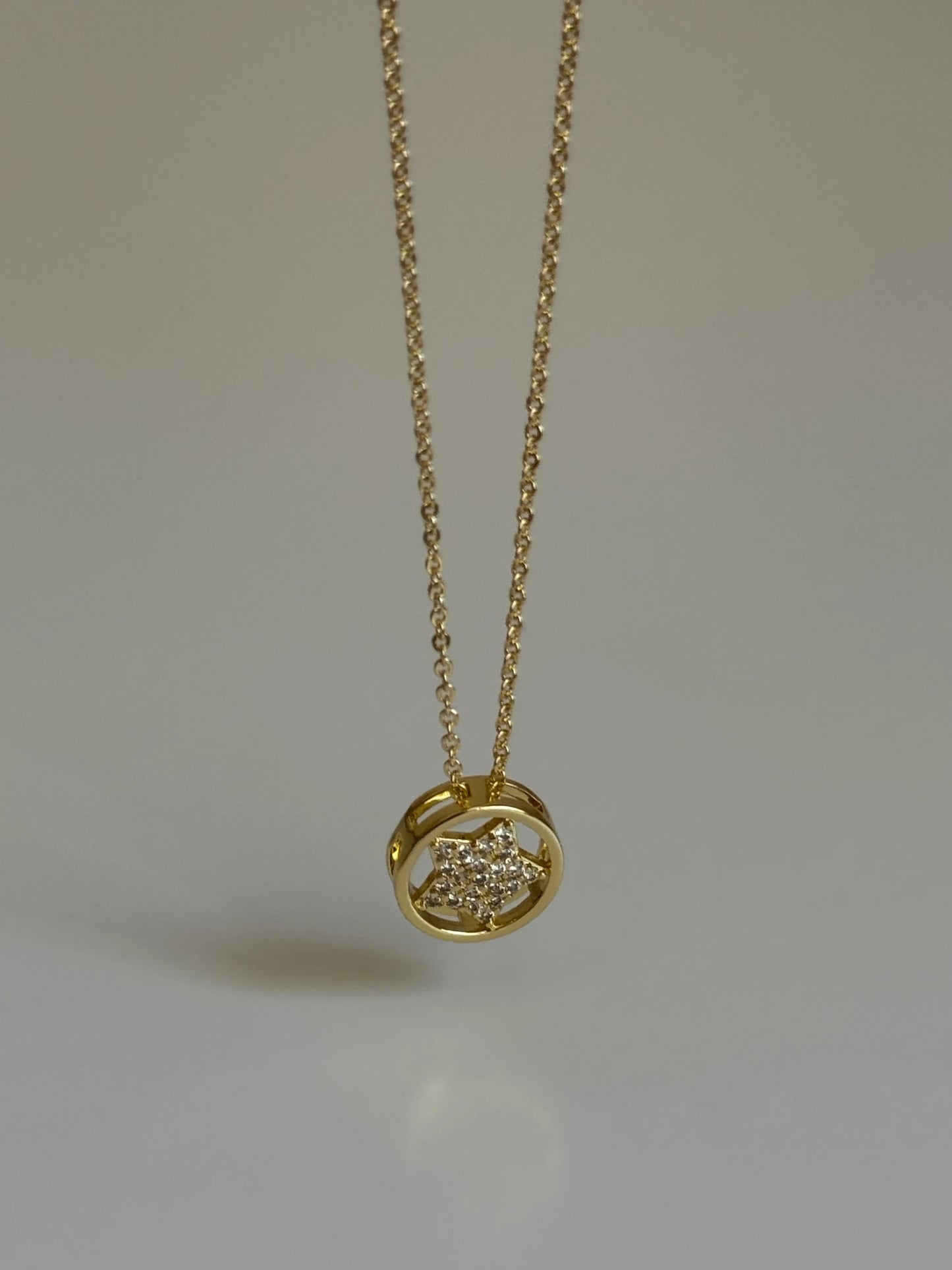 Gold Rengi Yıldız Model Kadın Kolye