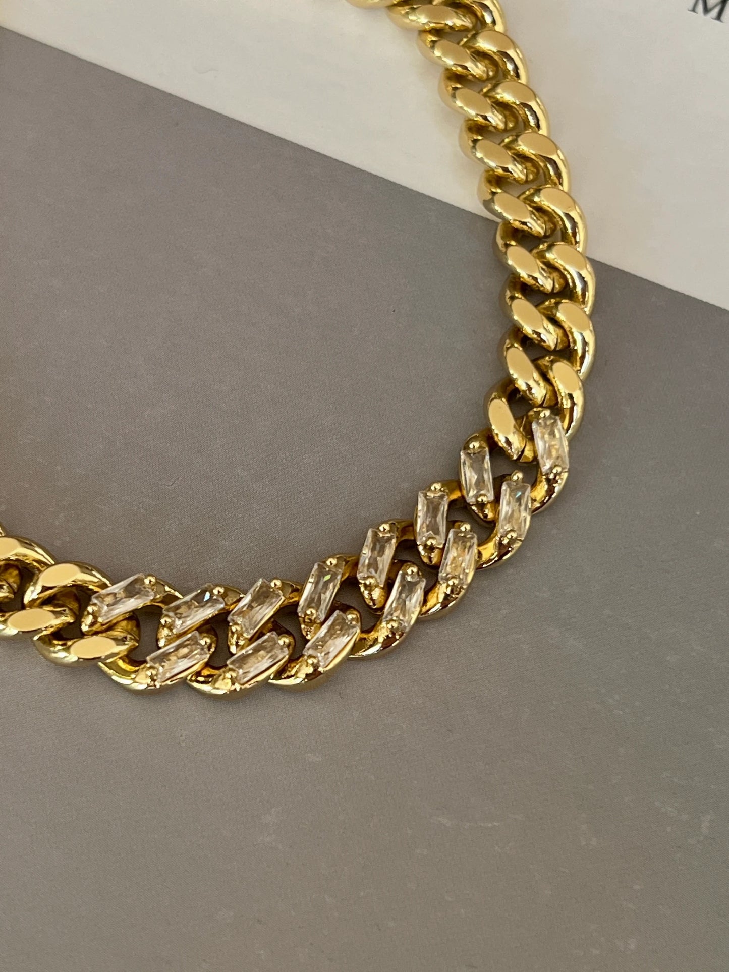 Gold Rengi Zirkon Taşlı Kadın Bileklik