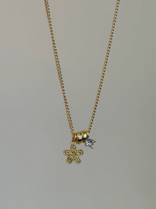 Gold Rengi Çiçekli Sallantılı Kadın Kolye