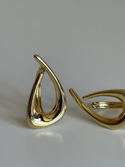Gold Rengi D Model Kadın Küpe